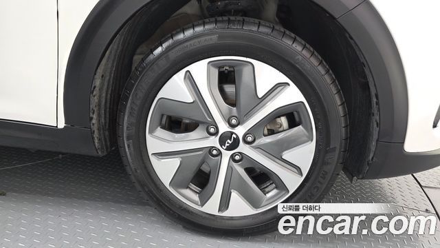 Kia Niro Plus Air 2023 — фото 5