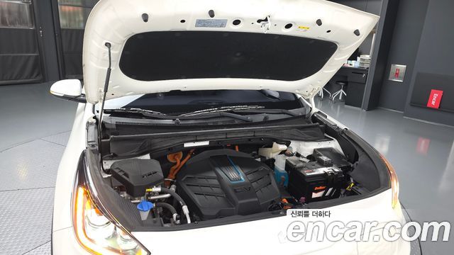 Kia Niro Plus Air 2023 — фото 6