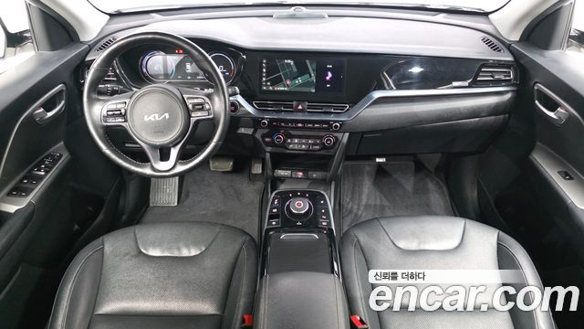 Kia Niro Plus Air 2023 — фото 7
