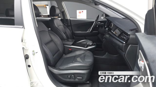 Kia Niro Plus Air 2023 — фото 15