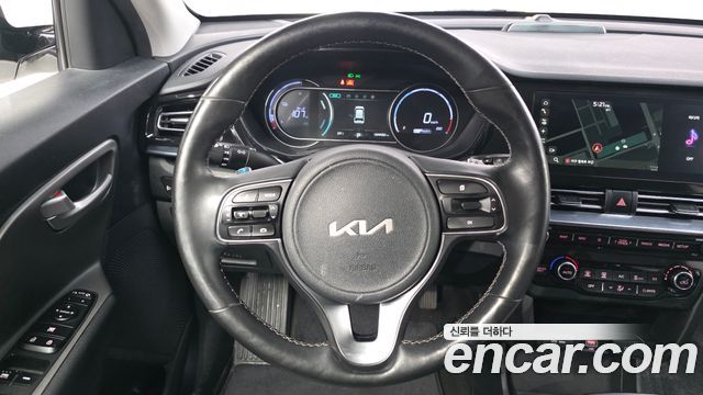 Kia Niro Plus Air 2023 — фото 17