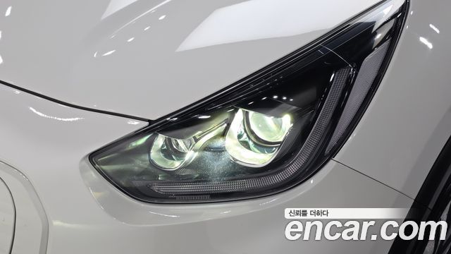Kia Niro Plus Air 2023 — фото 28