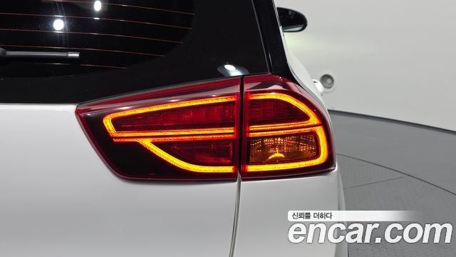 Kia Niro Plus Air 2023 — фото 29