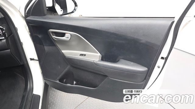 Kia Niro Plus Air 2023 — фото 30