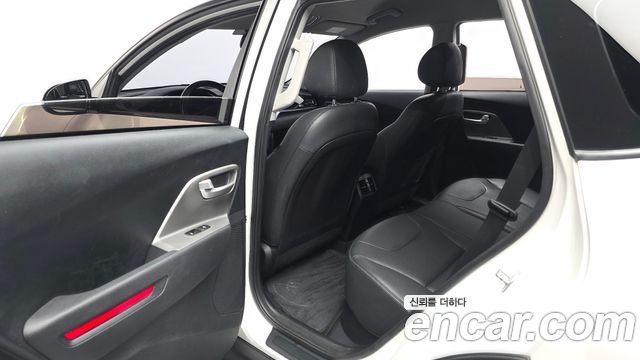 Kia Niro Plus Air 2023 — фото 32