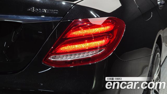 Mercedes-Benz E-Class (W213) E300 4MATIC Exclusive 2019 — фото 23
