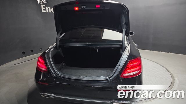 Mercedes-Benz E-Class (W213) E300 4MATIC Exclusive 2019 — фото 32