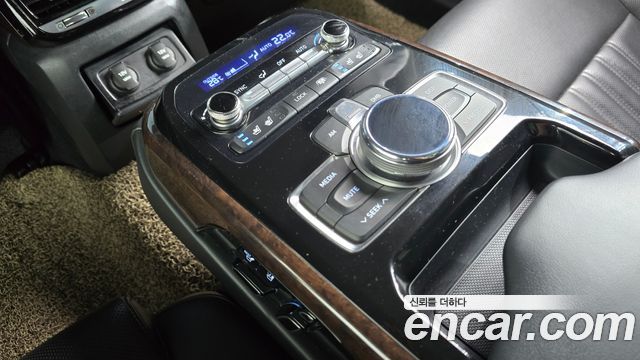 Genesis EQ900 3.3 T-GDI AWD Premiun Luxury 2016 — фото 17