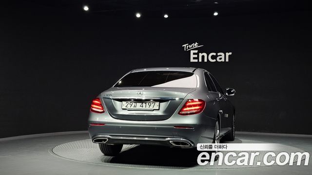 Mercedes-Benz E-Class (W213) E300 Avantgarde 2019 — фото 4