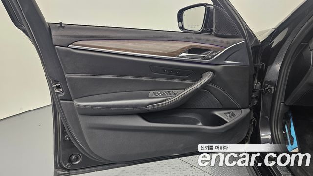 BMW 5 Series (G30) 520d xDrive M Sport Package Plus 2018 — фото 24