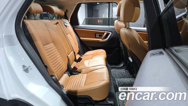 Land Rover Discovery Sport 2.0 TD4 HSE Luxury 2018 — фото 11