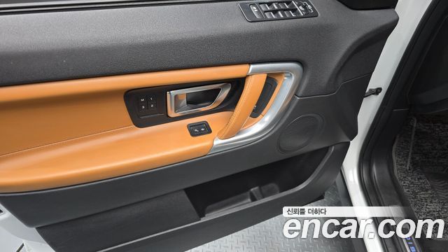 Land Rover Discovery Sport 2.0 TD4 HSE Luxury 2018 — фото 24