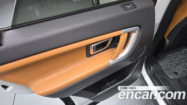 Land Rover Discovery Sport 2.0 TD4 HSE Luxury 2018 — фото 25