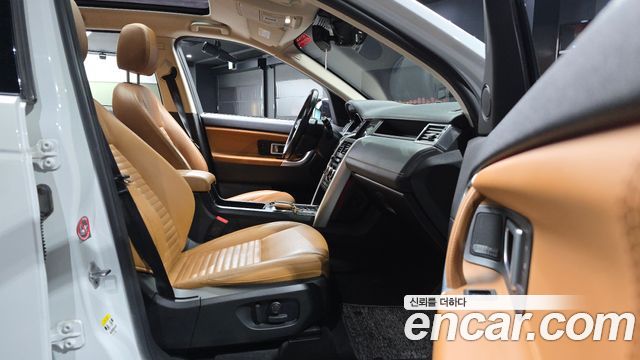 Land Rover Discovery Sport 2.0 TD4 HSE Luxury 2018 — фото 26