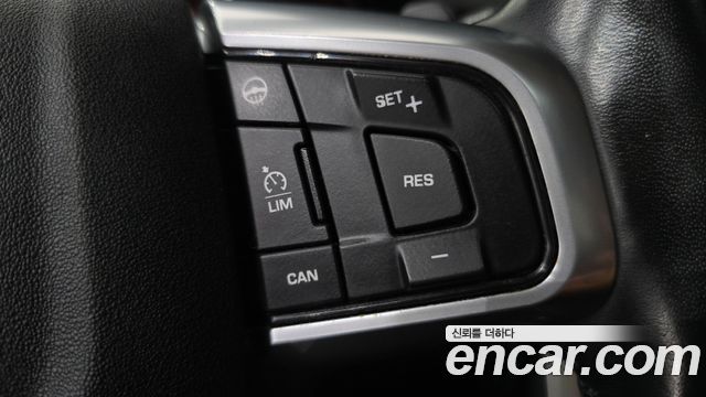 Land Rover Discovery Sport 2.0 TD4 HSE Luxury 2018 — фото 32