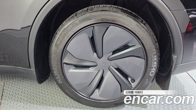 Tesla Model Y Long Range AWD 2025 — фото 21