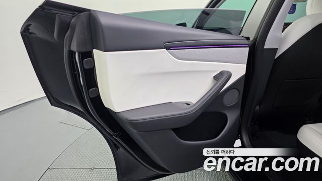 Tesla Model Y Long Range AWD 2025 — фото 25