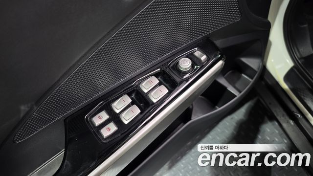 KG Mobility (SsangYong) Tivoli Armor TX 2WD 2018 — фото 24