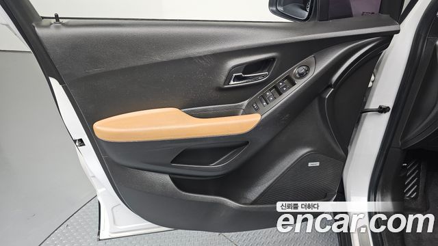 Chevrolet Trax 1.4 Premier 2018 — фото 24