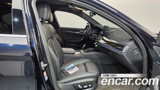 BMW 5 Series (G30) 520i M Sport 2022 — фото 26