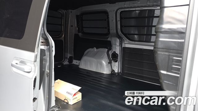 Hyundai Staria L3.5 Cargo 3-Seater Modern 2023 — фото 12