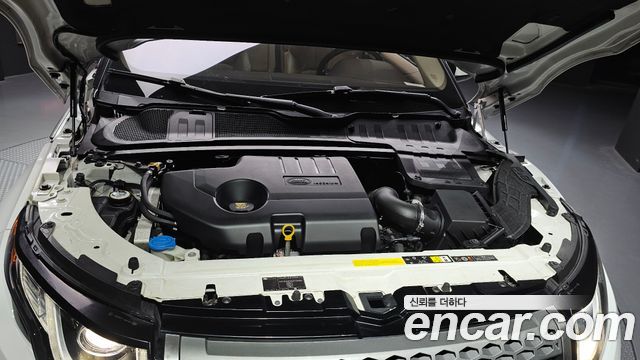 Land Rover Range Rover Evoque 2.0 TD4 SE 2016 — фото 6