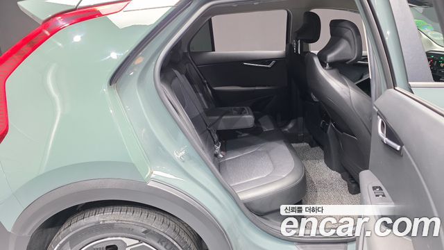 Kia Niro Prestige 2024 — фото 11