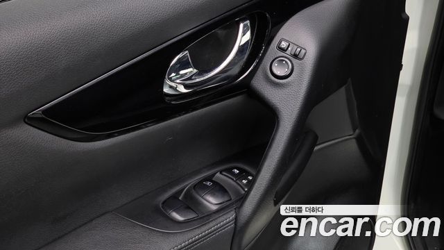 Nissan Qashqai (II) 1.6 Platinum 2016 — фото 16