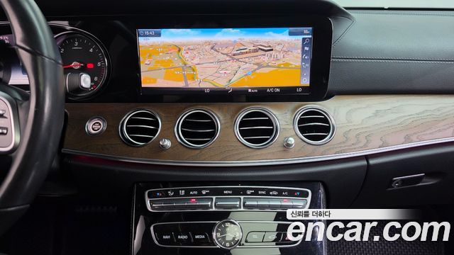 Mercedes-Benz E-Class (W213) E220d 4MATIC Exclusive 2019 — фото 16