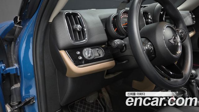 MINI Cooper D Countryman ALL4 2nd 2018 — фото 17