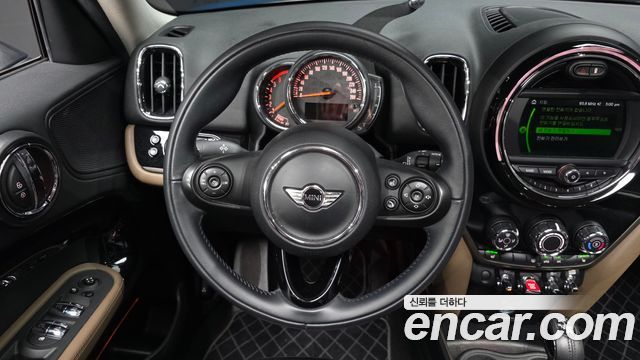 MINI Cooper D Countryman ALL4 2nd 2018 — фото 18