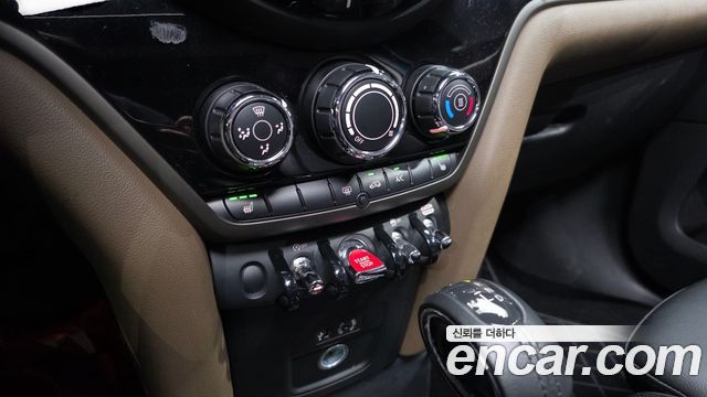 MINI Cooper D Countryman ALL4 2nd 2018 — фото 21