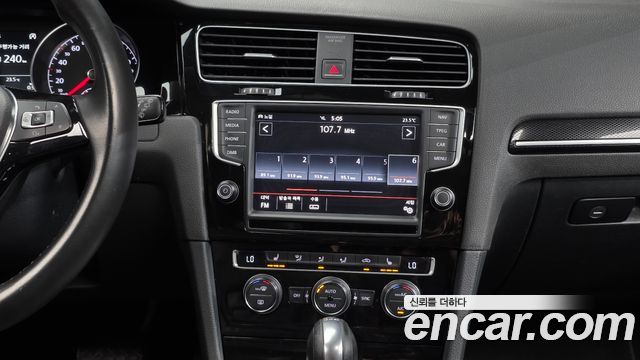 Volkswagen Golf (VII) 2.0 TDI Premium 2016 — фото 18