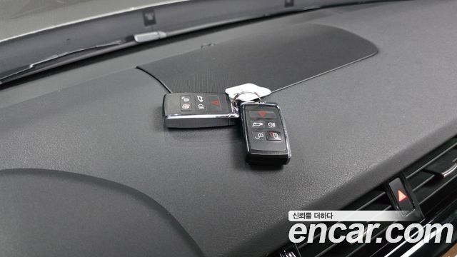 Land Rover Discovery 5 3.0 TD6 HSE Luxury 2018 — фото 18