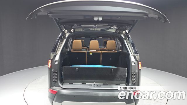 Land Rover Discovery 5 3.0 TD6 HSE Luxury 2018 — фото 20