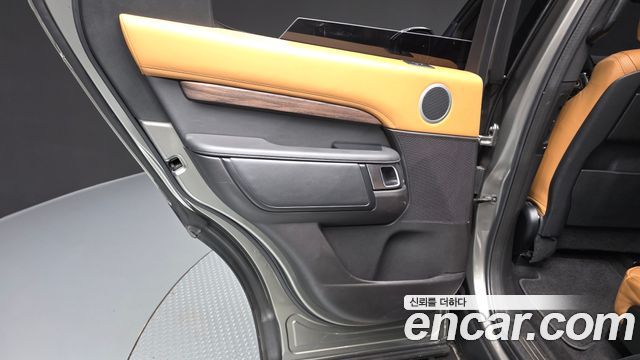 Land Rover Discovery 5 3.0 TD6 HSE Luxury 2018 — фото 25