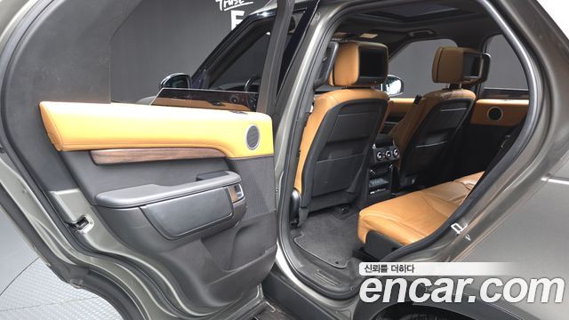 Land Rover Discovery 5 3.0 TD6 HSE Luxury 2018 — фото 26