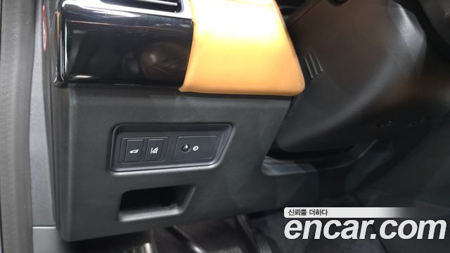 Land Rover Discovery 5 3.0 TD6 HSE Luxury 2018 — фото 27