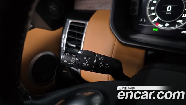 Land Rover Discovery 5 3.0 TD6 HSE Luxury 2018 — фото 28