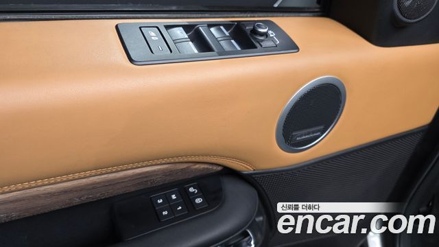 Land Rover Discovery 5 3.0 TD6 HSE Luxury 2018 — фото 30