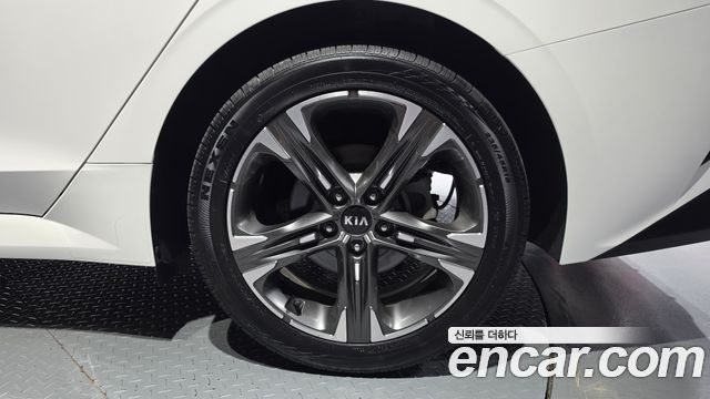 Kia K5 (III) 2.0 Prestige 2020 — фото 21