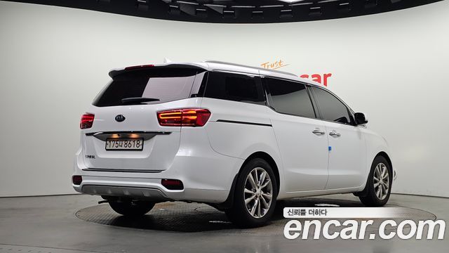 Kia Carnival 9-Seater Noblesse Special 2020 — фото 2