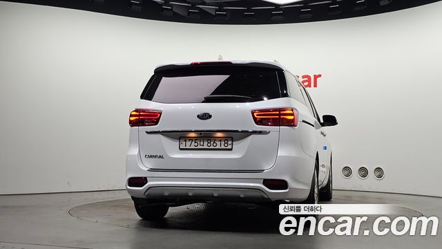 Kia Carnival 9-Seater Noblesse Special 2020 — фото 4