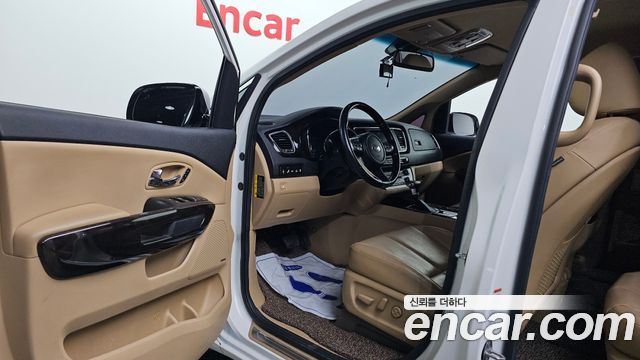Kia Carnival 9-Seater Noblesse Special 2020 — фото 10