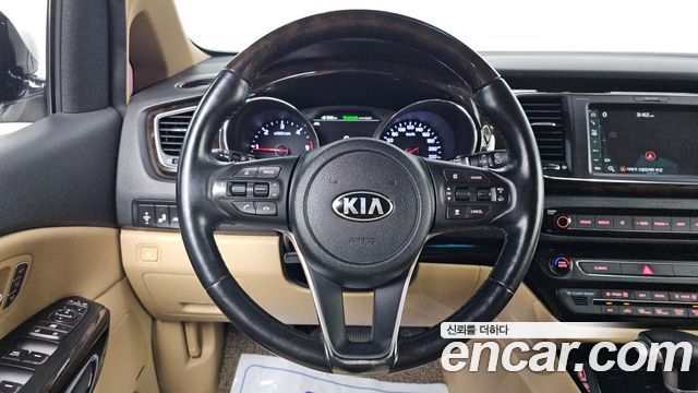 Kia Carnival 9-Seater Noblesse Special 2020 — фото 18