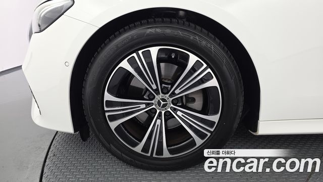 Mercedes-Benz E-Class (W214) E200 Avantgarde 2025 — фото 5