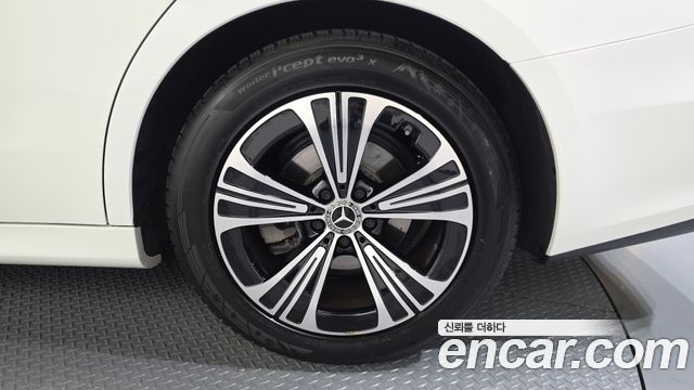 Mercedes-Benz E-Class (W214) E200 Avantgarde 2025 — фото 21
