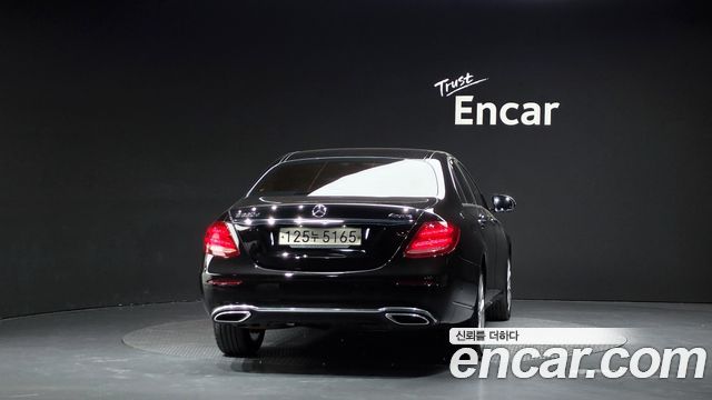 Mercedes-Benz E-Class (W213) E220d 4MATIC Exclusive 2018 — фото 4