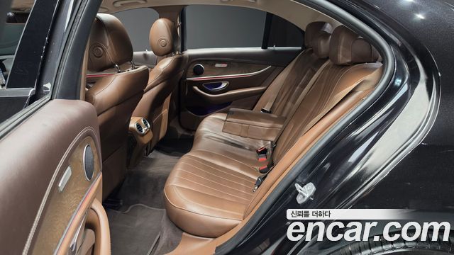 Mercedes-Benz E-Class (W213) E220d 4MATIC Exclusive 2018 — фото 12