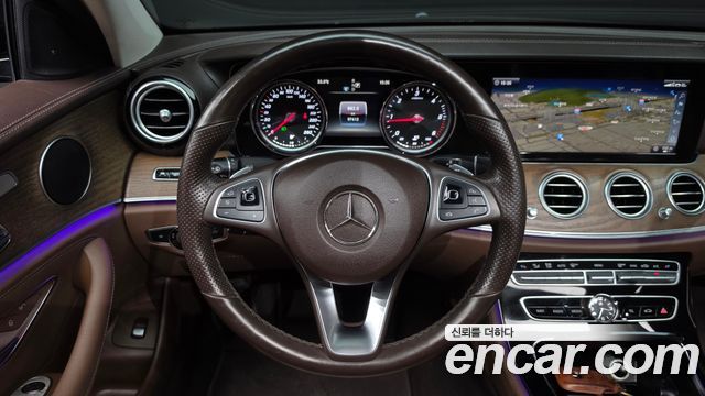 Mercedes-Benz E-Class (W213) E220d 4MATIC Exclusive 2018 — фото 13